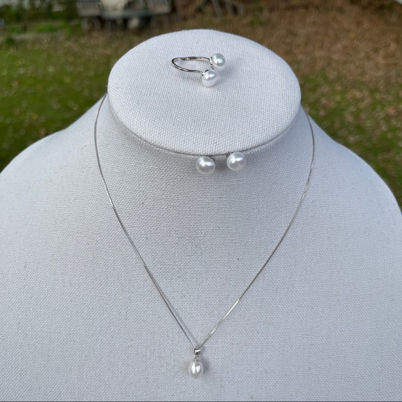 NEW 925S Genuine White Freshwater Pearl Necklace Ring And Earrings - Picture 1 of 9